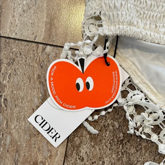 Cider Ivory Lace Fringe Bandeau - Picture 2 of 9